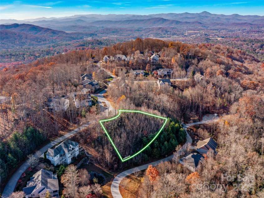 99999 Bay Laurel Lane, Hendersonville, NC 28791.  MLS# CAR4206754, YatesRealty ID 660. 