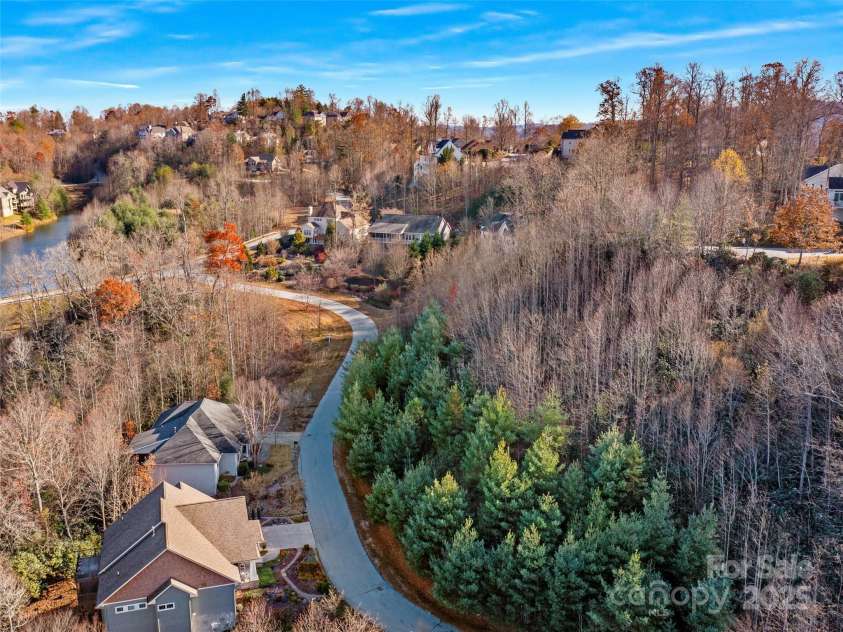 99999 Bay Laurel Lane, Hendersonville, NC 28791.  MLS# CAR4206754, YatesRealty ID 660. 