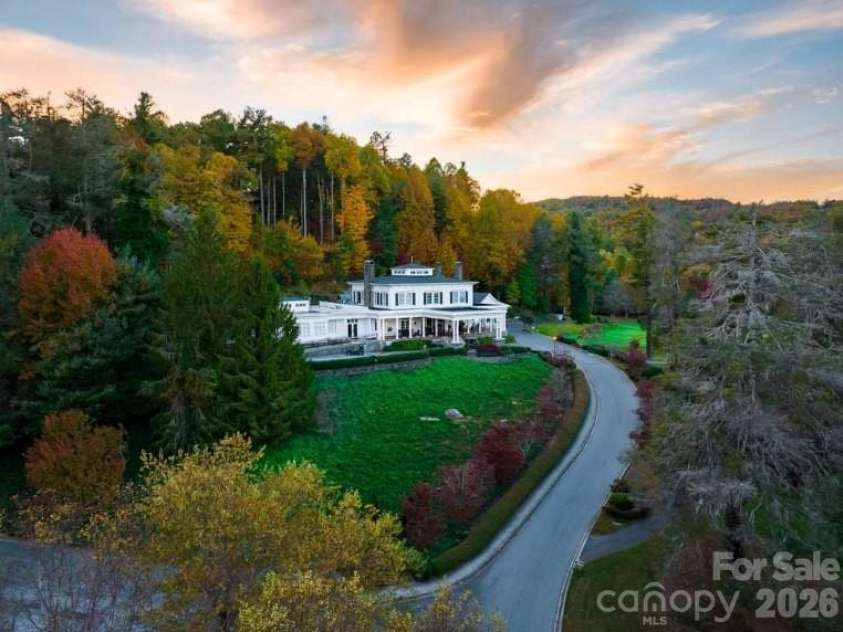 155 WINDING MEADOWS Drive, Flat Rock, NC 28731.  MLS# CAR4350986, YatesRealty ID 6600. 