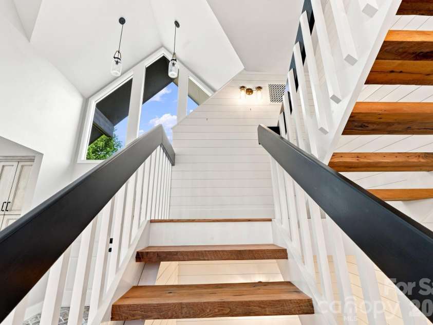 155 Winding Meadows Drive, Flat Rock, NC 28731.  MLS# CAR4418480, YatesRealty ID 6600. 