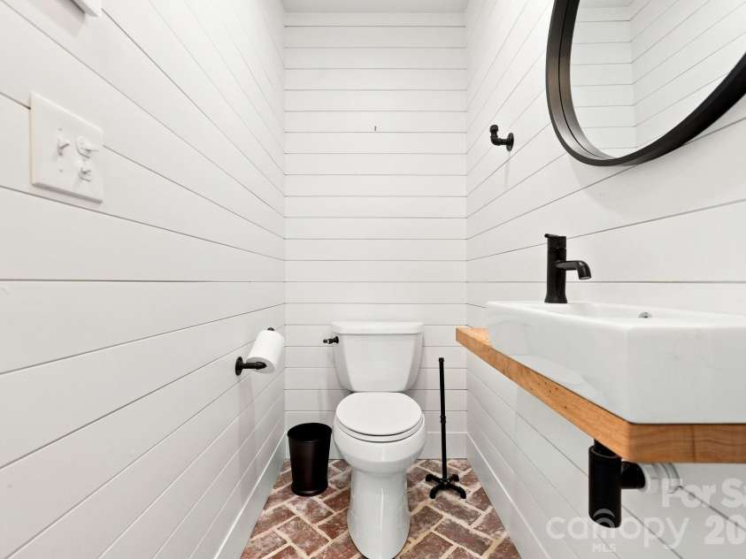 155 Winding Meadows Drive, Flat Rock, NC 28731.  MLS# CAR4418480, YatesRealty ID 6600. Half bath on the main