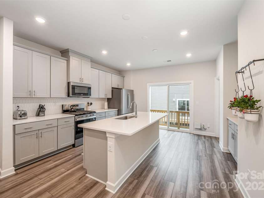 4548 Millennium Avenue, Charlotte, NC 28217.  MLS# CAR4224869, YatesRealty ID 6601. Gorgeous Large Kitchen