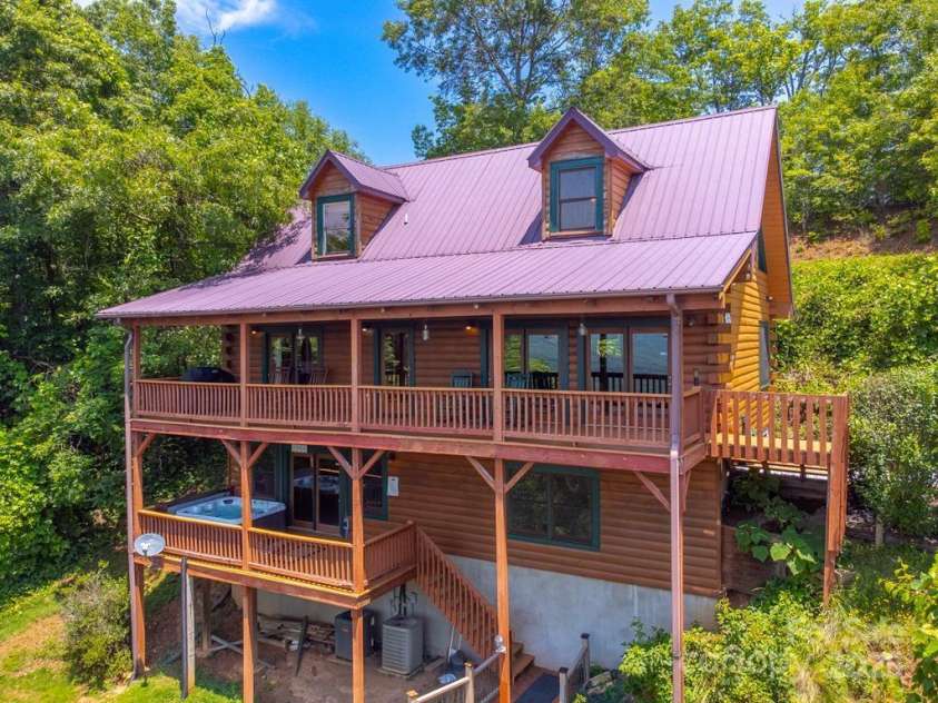 561 Signal Ridge, Sylva, NC 28779.  MLS# CAR4325911, YatesRealty ID 6601. 