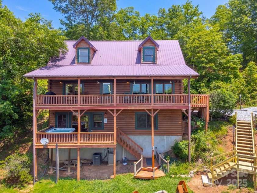 561 Signal Ridge, Sylva, NC 28779.  MLS# CAR4325911, YatesRealty ID 6601. 
