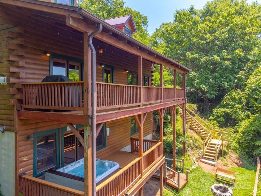 561 Signal Ridge, Sylva, NC 28779.  MLS# CAR4325911, YatesRealty ID 6601. 