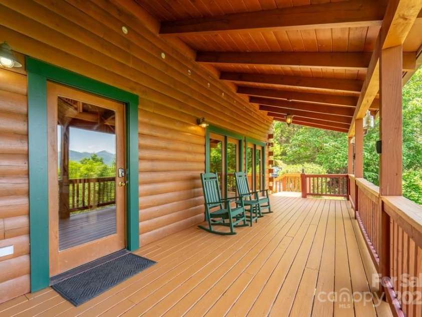 561 Signal Ridge, Sylva, NC 28779.  MLS# CAR4325911, YatesRealty ID 6601. 