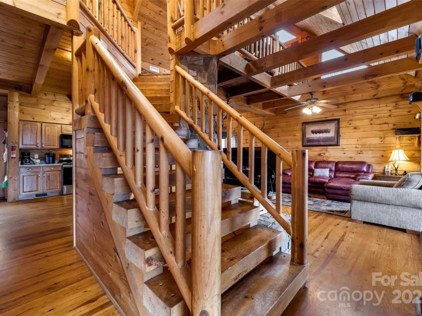 561 Signal Ridge, Sylva, NC 28779.  MLS# CAR4325911, YatesRealty ID 6601. 