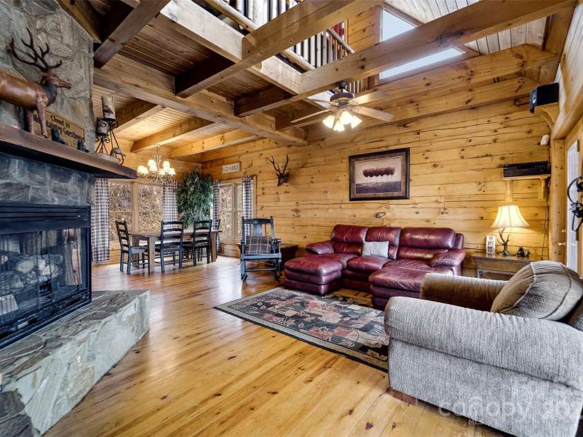 561 Signal Ridge, Sylva, NC 28779.  MLS# CAR4325911, YatesRealty ID 6601. 
