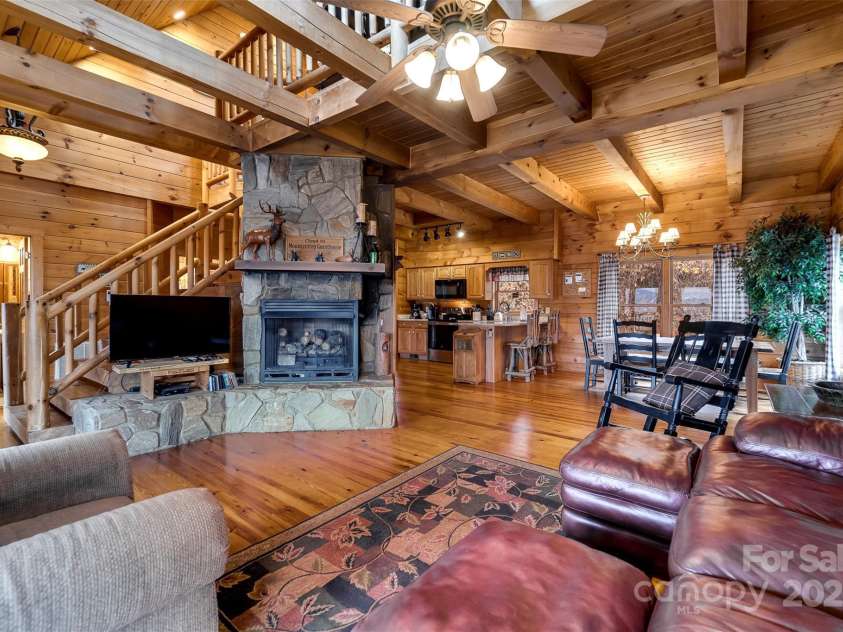 561 Signal Ridge, Sylva, NC 28779.  MLS# CAR4325911, YatesRealty ID 6601. 