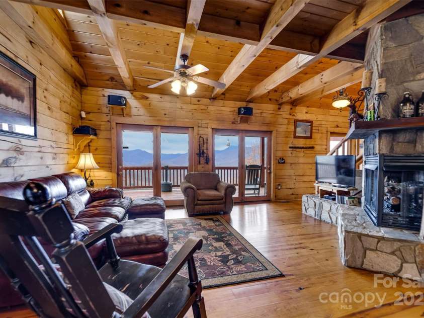 561 Signal Ridge, Sylva, NC 28779.  MLS# CAR4325911, YatesRealty ID 6601. 