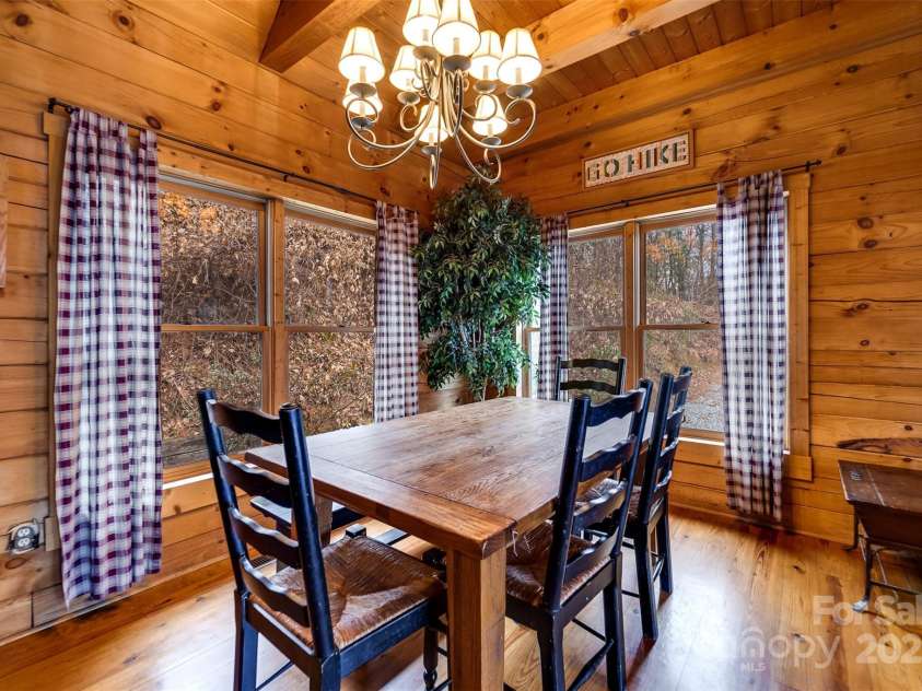 561 Signal Ridge, Sylva, NC 28779.  MLS# CAR4325911, YatesRealty ID 6601. 