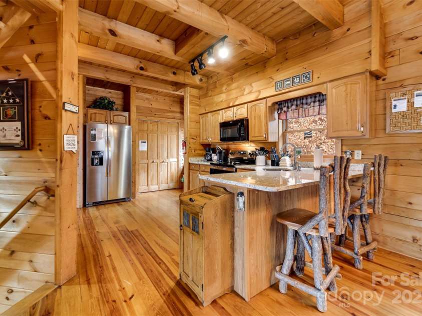 561 Signal Ridge, Sylva, NC 28779.  MLS# CAR4325911, YatesRealty ID 6601. 