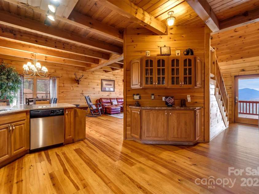 561 Signal Ridge, Sylva, NC 28779.  MLS# CAR4325911, YatesRealty ID 6601. 