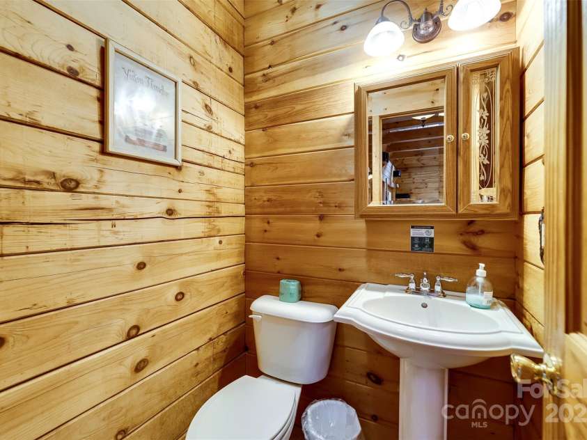561 Signal Ridge, Sylva, NC 28779.  MLS# CAR4325911, YatesRealty ID 6601. 