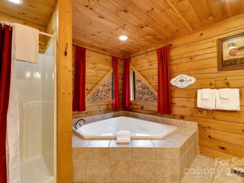 561 Signal Ridge, Sylva, NC 28779.  MLS# CAR4325911, YatesRealty ID 6601. 
