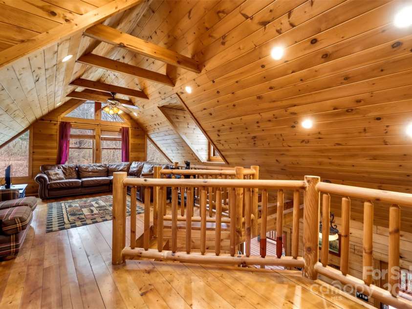 561 Signal Ridge, Sylva, NC 28779.  MLS# CAR4325911, YatesRealty ID 6601. 
