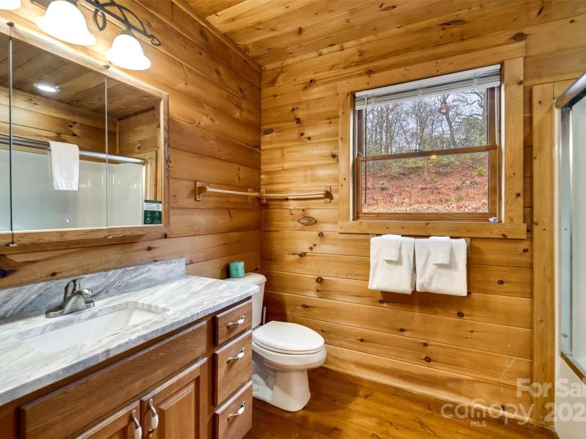 561 Signal Ridge, Sylva, NC 28779.  MLS# CAR4325911, YatesRealty ID 6601. 