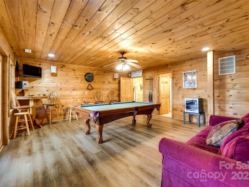 561 Signal Ridge, Sylva, NC 28779.  MLS# CAR4325911, YatesRealty ID 6601. 