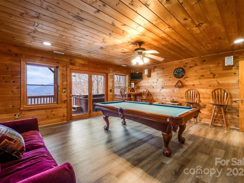 561 Signal Ridge, Sylva, NC 28779.  MLS# CAR4325911, YatesRealty ID 6601. 