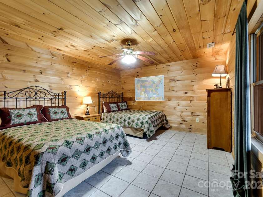 561 Signal Ridge, Sylva, NC 28779.  MLS# CAR4325911, YatesRealty ID 6601. 