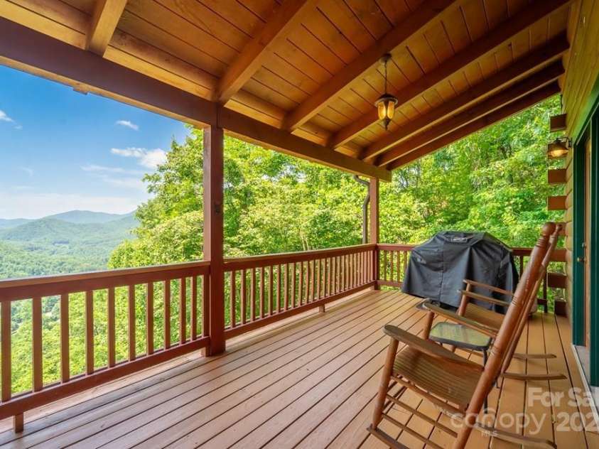 561 Signal Ridge, Sylva, NC 28779.  MLS# CAR4325911, YatesRealty ID 6601. 