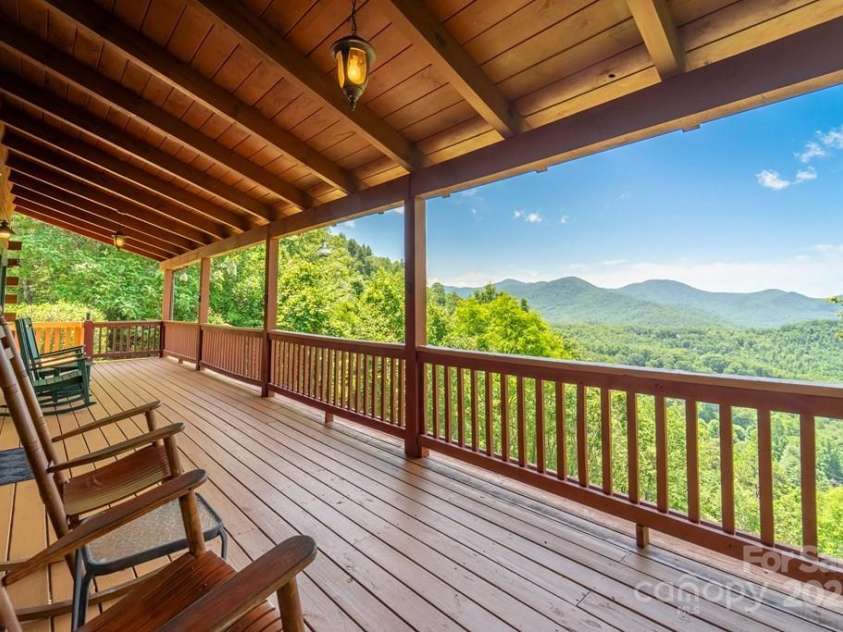 561 Signal Ridge, Sylva, NC 28779.  MLS# CAR4325911, YatesRealty ID 6601. 