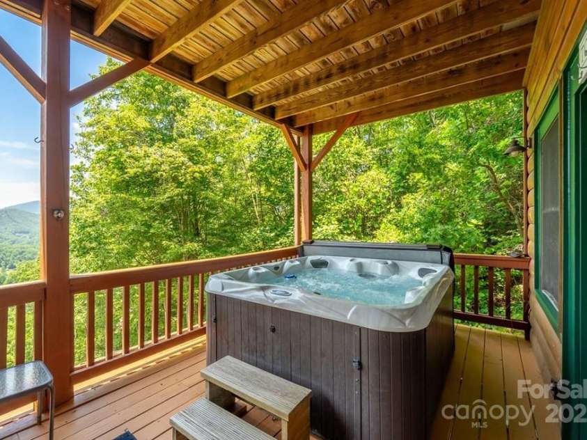 561 Signal Ridge, Sylva, NC 28779.  MLS# CAR4325911, YatesRealty ID 6601. 
