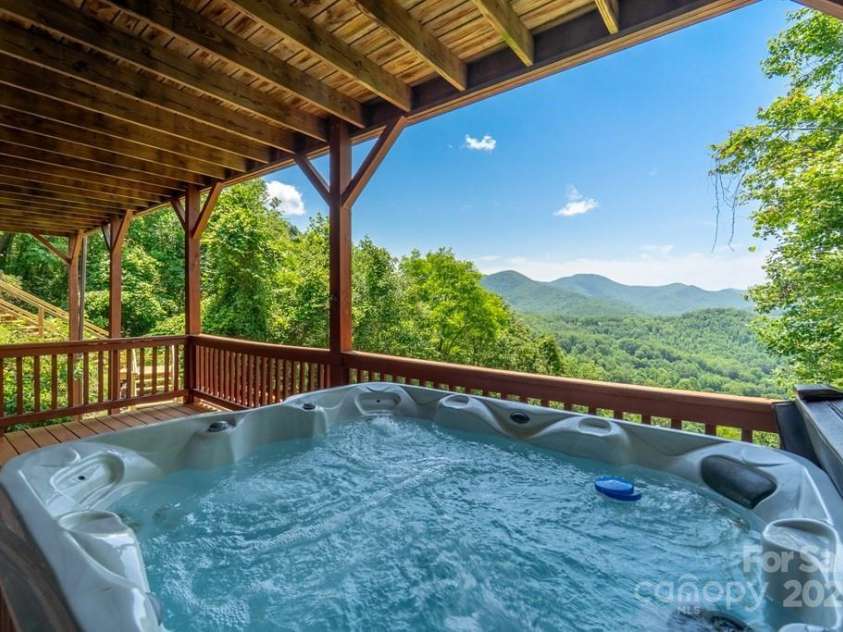 561 Signal Ridge, Sylva, NC 28779.  MLS# CAR4325911, YatesRealty ID 6601. 