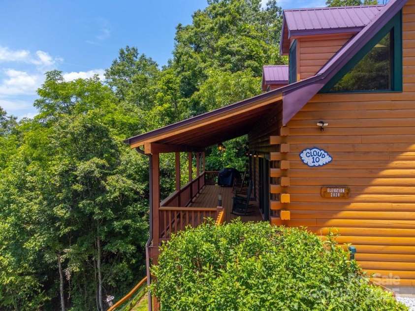 561 Signal Ridge, Sylva, NC 28779.  MLS# CAR4325911, YatesRealty ID 6601. 