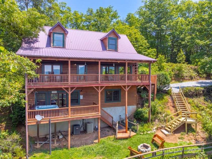 561 Signal Ridge, Sylva, NC 28779.  MLS# CAR4325911, YatesRealty ID 6601. 