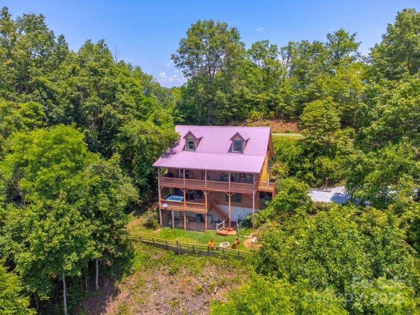 561 Signal Ridge, Sylva, NC 28779.  MLS# CAR4325911, YatesRealty ID 6601. 