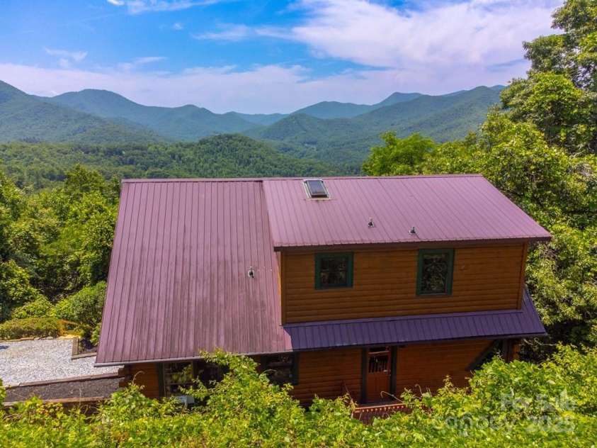 561 Signal Ridge, Sylva, NC 28779.  MLS# CAR4325911, YatesRealty ID 6601. 