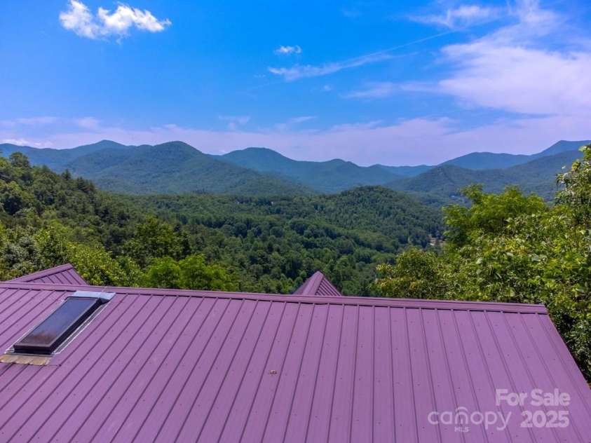 561 Signal Ridge, Sylva, NC 28779.  MLS# CAR4325911, YatesRealty ID 6601. 