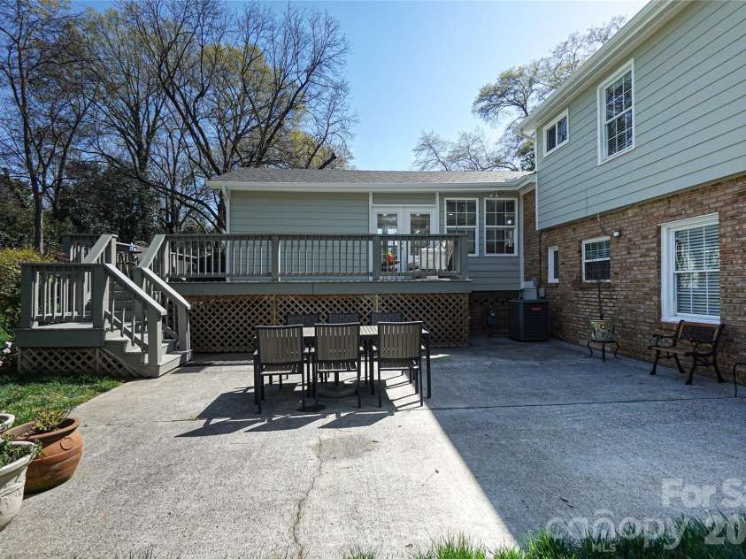 1823 Emerywood Drive, Charlotte, NC 28210.  MLS# CAR4356553, YatesRealty ID 6602. 