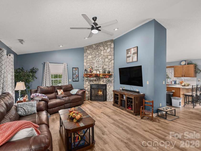 61 Blue Ridge Acres Road, Asheville, NC 28806.  MLS# CAR4306669, YatesRealty ID 6603. 
