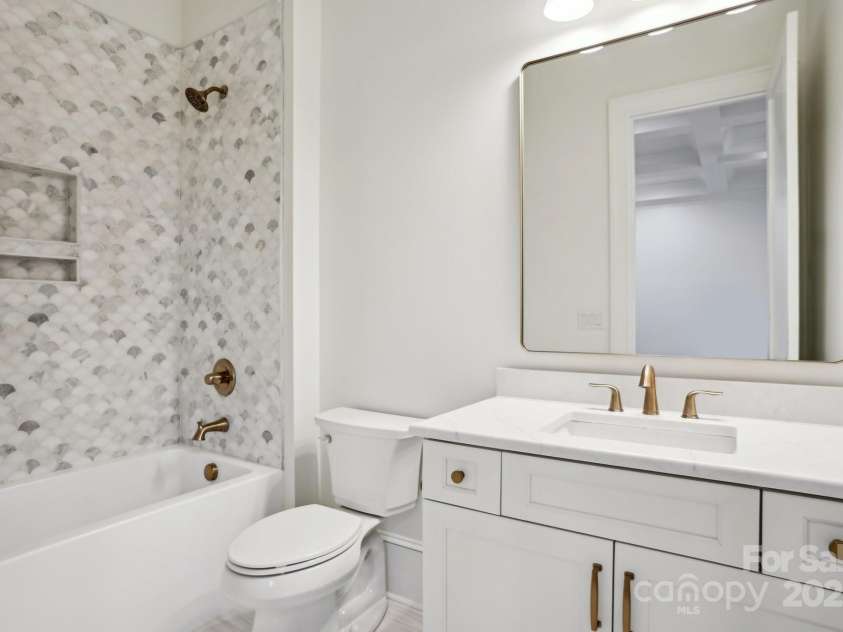 8813 Graham Road, Denver, NC 28037.  MLS# CAR4238880, YatesRealty ID 6603. Full bathroom for main floor guest suite