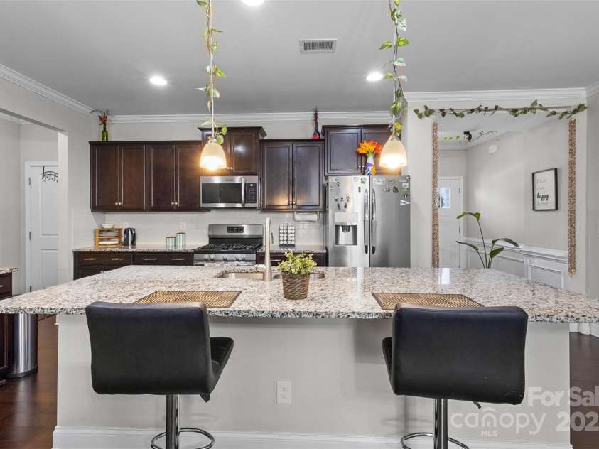 1210 Croft Drive, Fort Mill, SC 29708.  MLS# CAR4226652, YatesRealty ID 6604. Large Kitchen Island/Breakfast Bar