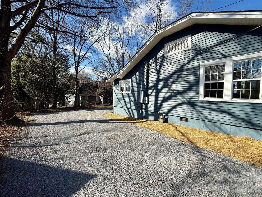 321 Weldon Street, Gastonia, NC 28052.  MLS# CAR4350878, YatesRealty ID 6605. 