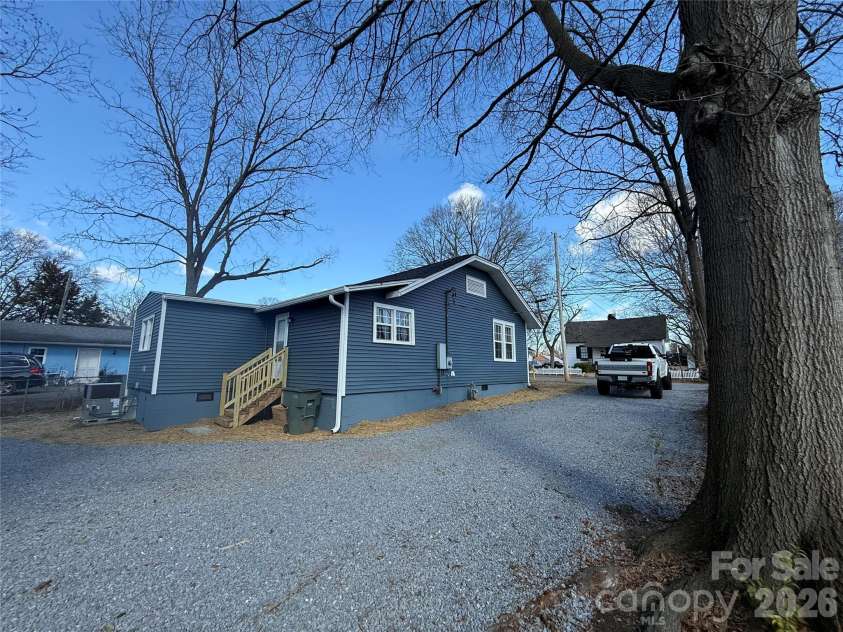 321 Weldon Street, Gastonia, NC 28052.  MLS# CAR4350878, YatesRealty ID 6605. 