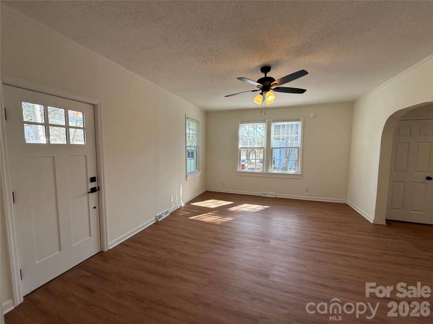 321 Weldon Street, Gastonia, NC 28052.  MLS# CAR4350878, YatesRealty ID 6605. 