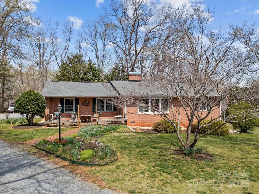 127 Robin Hood Drive, Forest City, NC 28043.  MLS# CAR4238811, YatesRealty ID 6606. 