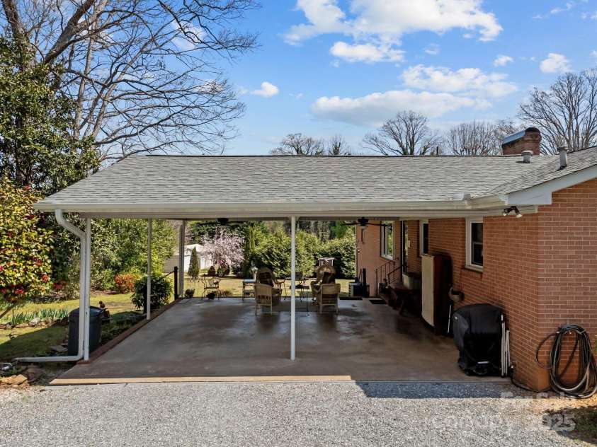 127 Robin Hood Drive, Forest City, NC 28043.  MLS# CAR4238811, YatesRealty ID 6606. 