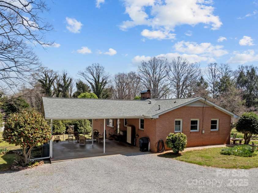 127 Robin Hood Drive, Forest City, NC 28043.  MLS# CAR4238811, YatesRealty ID 6606. 