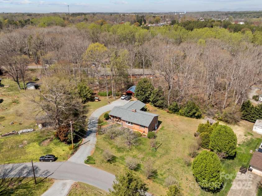 127 Robin Hood Drive, Forest City, NC 28043.  MLS# CAR4238811, YatesRealty ID 6606. 