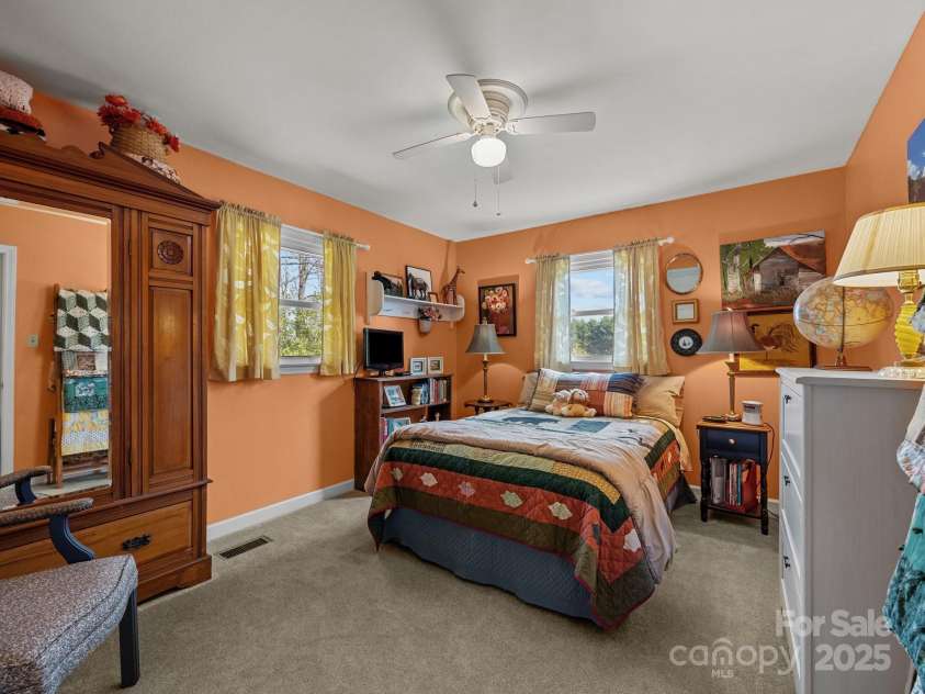 127 Robin Hood Drive, Forest City, NC 28043.  MLS# CAR4238811, YatesRealty ID 6606. 