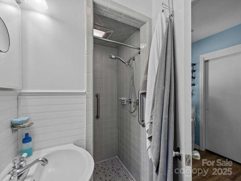 127 Robin Hood Drive, Forest City, NC 28043.  MLS# CAR4238811, YatesRealty ID 6606. 