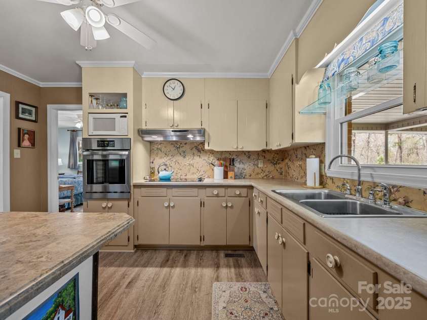 127 Robin Hood Drive, Forest City, NC 28043.  MLS# CAR4238811, YatesRealty ID 6606. 