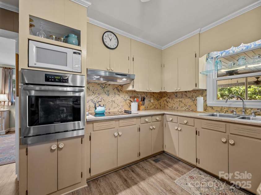 127 Robin Hood Drive, Forest City, NC 28043.  MLS# CAR4238811, YatesRealty ID 6606. 