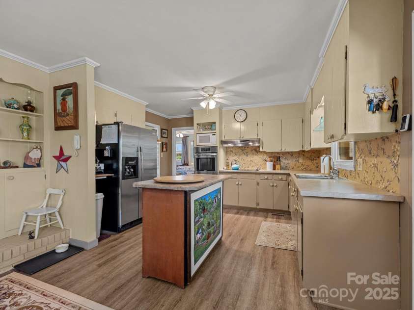 127 Robin Hood Drive, Forest City, NC 28043.  MLS# CAR4238811, YatesRealty ID 6606. 