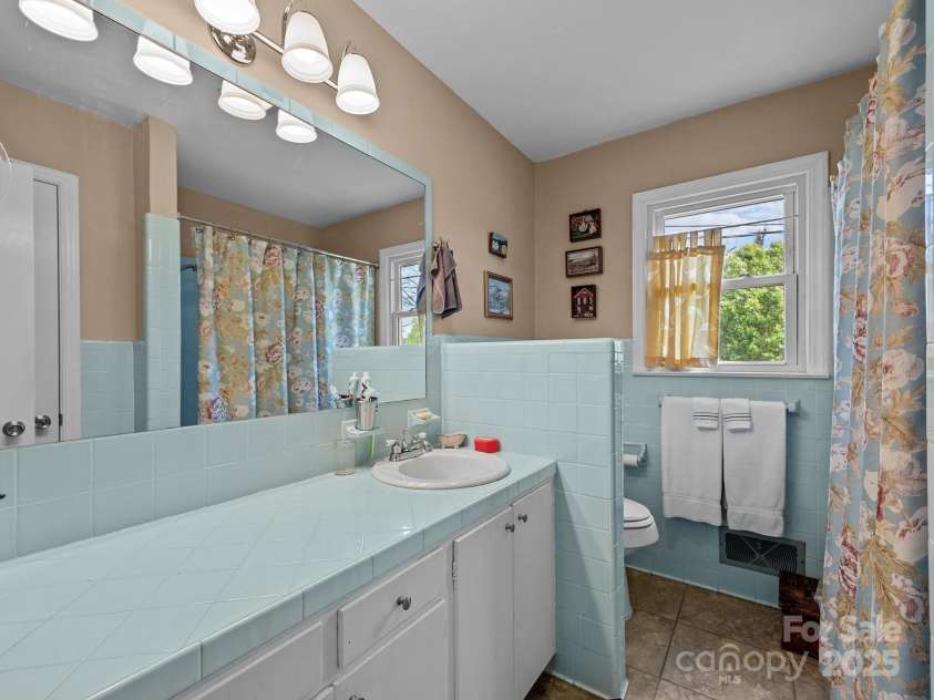 127 Robin Hood Drive, Forest City, NC 28043.  MLS# CAR4238811, YatesRealty ID 6606. 